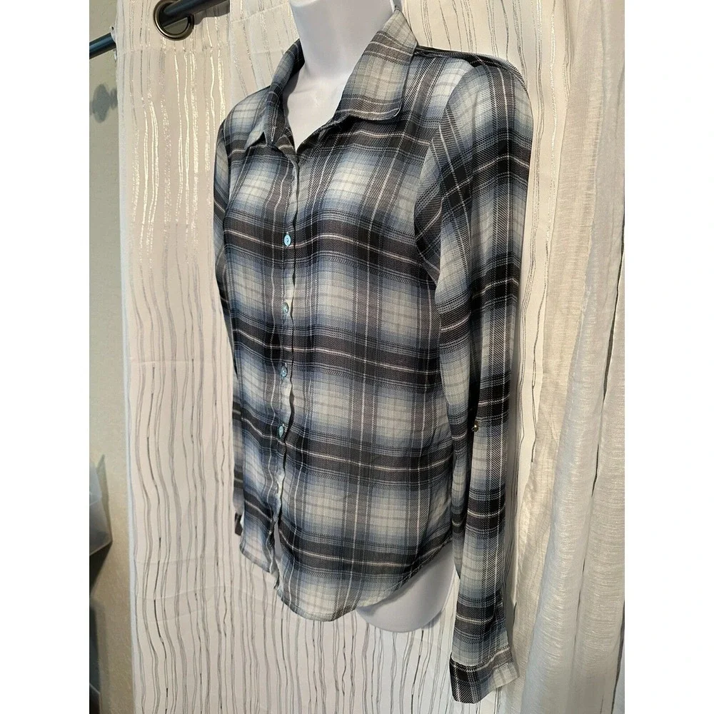 About‎ A Girl Plaid Lynn Plaid Flannel Shirt Medium Buttons